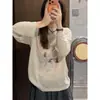 Blusa Elegante Cinza com Estampa Pintada à Mão Estilo Coreano para Mulheres, Camiseta Casual Preguiçosa de Manga Longa, Cobertura Leve para Proteção Solar de Verão