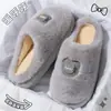 Chinelos de algodão espessos com salto para homens, novo modelo outono e inverno 2026, sola grossa, quentes, antiderrapantes, silenciosos, chinelos de algodão fofos para mulheres