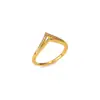 Anillo Sencillo y Elegante de Cobre Dorado con Diamantes en Forma de V de una Sola Fila para Mujer, Diseño de Nicho Versátil, Estilo de Lujo Ligero de Gama Alta, Venta al por Mayor