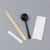 Palillos Desechables Juego de Cuatro Piezas Juego de Vajilla Cuatro en Uno Paquete de Vajilla Comercial para Llevar Hecho de Material de Bambú Ecológico