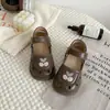 Zapatos de Princesa 2026 Estilo Nuevo Primavera y Otoño con Bordado Pequeño, Zapatos de Cuero Antideslizantes para Niñas, Zapatos Infantiles Transpirables con Diseño Hueco