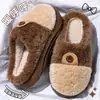 Chinelos de Algodão com Solado Grosso para Mulheres, Novo Estilo Outono/Inverno 2026, Para Casa e Interior, Antiderrapante, Quente, Peluciado, Sapatos de Algodão Pós-parto para Mulheres