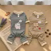 Roupas de outono e inverno para cães, camiseta básica listrada de quatro patas, roupa de casa para cães pequenos, roupa que cobre a barriga, vestuário para gatos, roupas para animais de estimação
