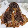 Venta al por mayor de fábrica Nuevo bufanda larga de playa satinada Li Jin 90*180 estampada estilo coreano chal de seda artificial