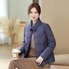 Chaqueta de plumas para madres primerizas 2024, abrigo corto de mediana edad, chaqueta acolchada de algodón, ropa bordada de estilo extranjero para madres, otoño e invierno.
