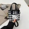 Bolso de cubo retro europeo y americano moderno y personalizado para mujer, estampado de leopardo, a la moda y con estilo, diseño de nicho, adecuado para ir al trabajo, bolso de mano y bolso cruzado