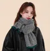 Mezcla de lana estilo coreano con bufanda pequeña tejida, versátil para otoño e invierno, ilumina el tono de piel, bufanda triangular color vino tinto para mujer, moderna, cálida, calentador de cuello