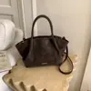Bolsa Retrô de Grande Capacidade para Mulheres, Novo Estilo Outono e Inverno 2025, Bolsa de Palha Plissada de Ombro Único e Transversal para o Dia a Dia