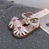 Talla 27-32 2026 Sandalias para Niña de Cuero Ultra-Fibra con Punta Cerrada, Estilo Coreano, Suela Suave, Sandalias de Moda de Venta Caliente 5746
