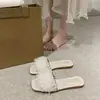Sandálias Versáteis Tendência Antiderrapantes Novas de Verão 2026 com Pérolas Fada Solado Macio Chinelos Slip-On para Mulheres Uso Externo