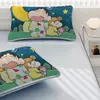 Alfombra de Punto Warp Crayon Shin Nuevo Dibujo Animado Funda de Almohada de Seda de Hielo Dibujo Animado Adultos Niños Habitación con Aire Acondicionado Funda de Almohada para Siesta