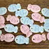 Botones Lindos de Forma de Pez Pequeño de Agujero Único en Azul y Rosa con Diseños de Patrones Irregulares para Camisas, Cárdigans, Suéteres y Abrigos