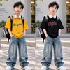Conjunto de Verano Nuevo y Elegante para Niños de Manga Corta, Diseño de Nicho Moderno y Fresco, Camiseta Estampada con Letras y Pantalones de Mezclilla, Conjunto de Dos Piezas