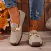 Zapatos Casuales Europeos y Americanos de Talla Grande para Mujer Primavera 2025 Nuevos Punta Redonda Hebilla Metálica Slip-On Zapatos de Mujer Venta al por Mayor