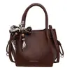 Bolso de Cubo de Moda de Mano Versátil Retro Moderno Bolso Cruzado Estiloso de Nicho Textura de Lichi Cierre Bolso de Mano