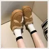 Botas de nieve populares de suela gruesa para mujer, forradas de vellón y engrosadas, nuevos zapatos de invierno cálidos 2026, estilo Birkenstock, zapatos de algodón esponjoso