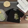 Conjunto de Verão Estilo Coreano Tendência para Bebê Menino Conjunto de Duas Peças Camiseta de Manga Curta com Estampa de Dinossauro de Desenho Animado + Shorts Jeans