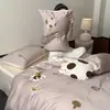 Estilo Ins simples 100% algodão de fibra longa conjunto de quatro peças de algodão bordado fofo desenho animado bordado em toalha roupa de cama