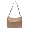 Bolso de hombro casual relajado, nuevo bolso tipo almohada vintage simple transfronterizo, bolso de mano de gran capacidad con textura de cuero suave para mujer