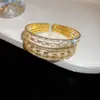 Pulsera Abierta de Flor de Zirconia de Doble Capa Super Brillante, Sensación de Lujo Ligero de Alta Gama, Accesorio de Mano Elegante Versátil para el Día a Día para Mujeres