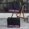 Bolsa de Papel Tipo Satchel para Tienda de Ropa de Alta Gama Bolsa Satchel Negra sin Pliegues Bolsa de Papel con Logo Personalizado Bolsa Satchel Universal para Centro Comercial