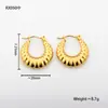 Brincos de Argola Estilo Retrô Color-Preserving Aço Titânio com Design Embossado de Croissant Moda Nicho Atacado Fábrica