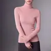 Base de punto de alta calidad, hilo Yangzi finamente hilado, 100% lana, suéter de cuello alto para mujer con silueta ajustada