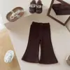 ¡Retro estilo coreano! Conjunto de dos piezas para niña con una camisa color Maillard de cuello mandarín y bajo con volantes, combinado con pantalones ligeramente acampanados