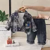 Conjunto de Tres Piezas para Niños de Primavera y Otoño con Estampado de Osito Deshilachado, Manga Larga, Ropa Interior, Cuadros Retro, Abrigo Cepillado, Ropa de Trabajo, Jeans