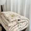Manta de algodón tejida con patrón de nubes de grado A para otoño e invierno, adecuada para camas individuales o dobles, lavable a máquina, suave y cómoda para dormir, engrosada para abrigar, e ideal para primavera, otoño e invierno
