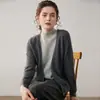 Cárdigan de cachemira nuevo de moda versátil para ir al trabajo otoño e invierno suave y cómodo adelgazante para mujer moderno cuello semi alto falso de dos piezas