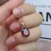 Yuhong 2024 Nuevo Pedido Colgante de Granate Versión Japonesa y Coreana Collar Simple para Clavícula Regalo de Cumpleaños Festivo para Niña Joyería
