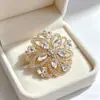 Broche de Flor de Cristal Oca da Indústria Pesada Europeia com Pinos de Strass para Ternos Casacos Qipao Vestidos Acessórios Corsage