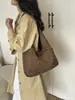 Bolso de hombro retro de remaches de alta gama transfronterizo, nueva colección 2026 para mujer, bolso tote de gran capacidad para el trabajo
