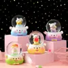 Una Variedad de Lindas Muñecas de Dibujos Animados, Adornos de Bola de Cristal Luminosos, Bolas de Agua de Copos de Nieve, Regalos Creativos para Estudiantes, Juguetes, Pequeños Regalos