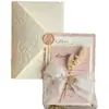 Convites de Casamento Personalizados em Relevo com Flores Secas e Selos de Cera, Convites de Casamento Novo Estilo, Convites em Papel de Algodão com um Toque de Nicho e Alto Padrão
