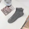 Calcetines deportivos nuevos de primavera y verano, antiolor, de malla, transpirables, finos, a rayas, calcetines cortos de algodón para hombre, calcetines para hombre que absorben el sudor