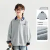Moletom gola alta para meninos, nova blusa de outono 2026 com gola virada para crianças, roupa da moda bordada para meninos primavera e outono