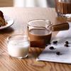 Jarra de Leite de Vidro Ins Estilo Japonês com Alça de Madeira e Escala, Pequena Xícara de Leite para Espresso Latte, Pequena Xícara Medidora, Pequena Jarra de Leite, Recipiente para Leite