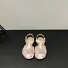 Sapatos de Princesa para Meninas 2026 Novo Estilo Sandálias Pastorais Estilo Floresta com Decoração de Flor de Strass, Antiderrapantes, Resistentes ao Desgaste, Respiráveis Sapatos Infantis