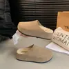 Pantuflas Birkenstock retro de cuero genuino para mujer que aumentan la altura, nuevo modelo de invierno 2025, slip-on de punta cerrada, medias pantuflas con forro de felpa