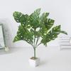 Una variedad de plantas de simulación, eucalipto de 7 tenedores, flores artificiales de plástico, plantas verdes en maceta, material de planta de simulación