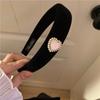 Pinza para el pelo de corazón de perla con lazo, pinza de garra de terciopelo para otoño e invierno para mujer, accesorio para el pelo de pinza superior de estilo francés vintage de alta gama, inspirado en Chanel