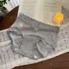 6236 Cáñamo Seda Estilo Mil Dorados Cintura en V Pequeña Encaje de Deseo Puro Flexible Tiro Medio Ropa Interior para Mujer 10A Antibacteriana Entrepierna Extendida