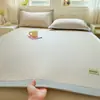 Juego de tres piezas de alfombrilla refrigerante de frijol helado de lujo ligero de color sólido, tacto frío para dormir sin ropa, alfombrilla refrigerante suave tipo sándwich, alfombrilla de aire acondicionado transpirable de seda de hielo