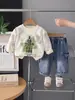 Conjunto de Dos Piezas con Sudadera con Estampado de Letras y Jeans para Niños, Estilo Coreano Casual