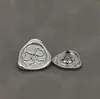 Botón de presión de broche de metal con forma de triángulo irregular botón metálico top para mujer chaqueta corta abrigo cierre de presión blanco y negro
