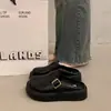 2026 Novas Tamancas Slip-On de Solado Grosso Fechadas no Bico Estilo Birkenstock para Mulheres, Sapatos Slip-On Birkenstock Retrô