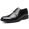Zapatos de cuero para hombre, nuevos zapatos brogue de otoño para negocios formales, zapatos casuales de una pieza, zapatos de talla grande para hombre para venta al por mayor de comercio exterior