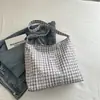 Bolso de mano de nicho estilo coreano 2026, a cuadros con bloques de color estilo ins, dulce y artístico, adecuado para que las chicas lo lleven a clase como bolso de hombro